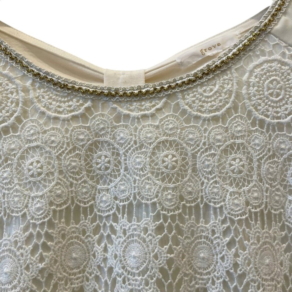 Elegant White Lace Blouse - Picture 3 of 3